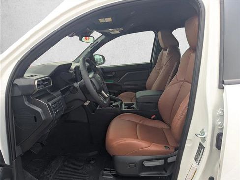 New 2026 Toyota 4Runner SR5 AWD/4WD image 4