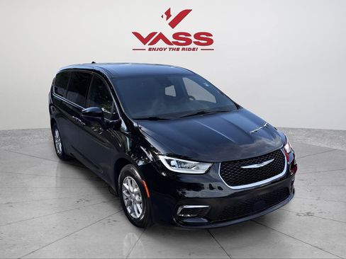 New 2026 Chrysler Pacifica Select image 3