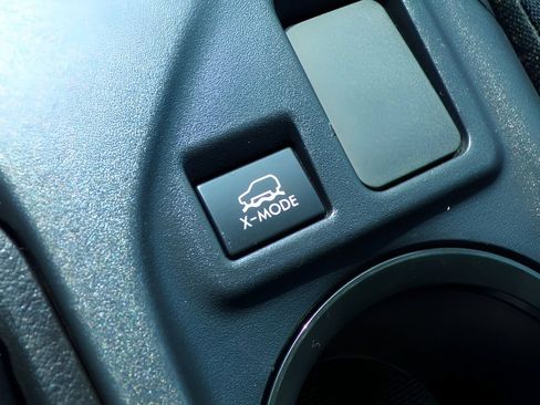 Used 2018 Subaru Crosstrek 2.0i AWD/4WD image 19