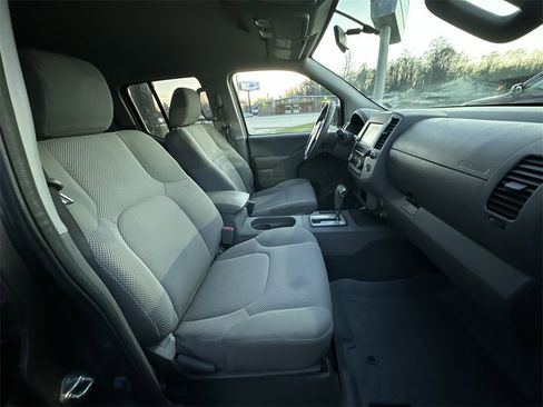 Used 2019 Nissan Frontier SV image 23