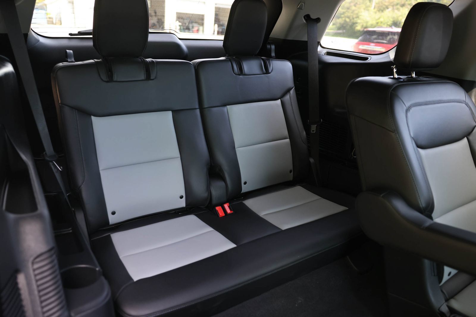 Certified 2023 Ford Explorer XLT w/ Equipment Group 202A AWD/4WD image 8