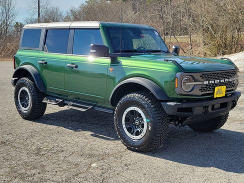 Used 2024 Ford Bronco Badlands image 3