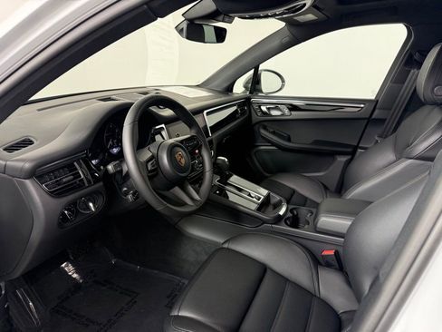 Certified 2026 Porsche Macan Turbo AWD/4WD image 4