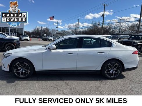 Used 2024 BMW i5 eDrive40i w/ M Sport Package image 17