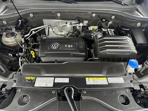 Used 2022 Volkswagen Atlas Cross Sport SE AWD/4WD image 32
