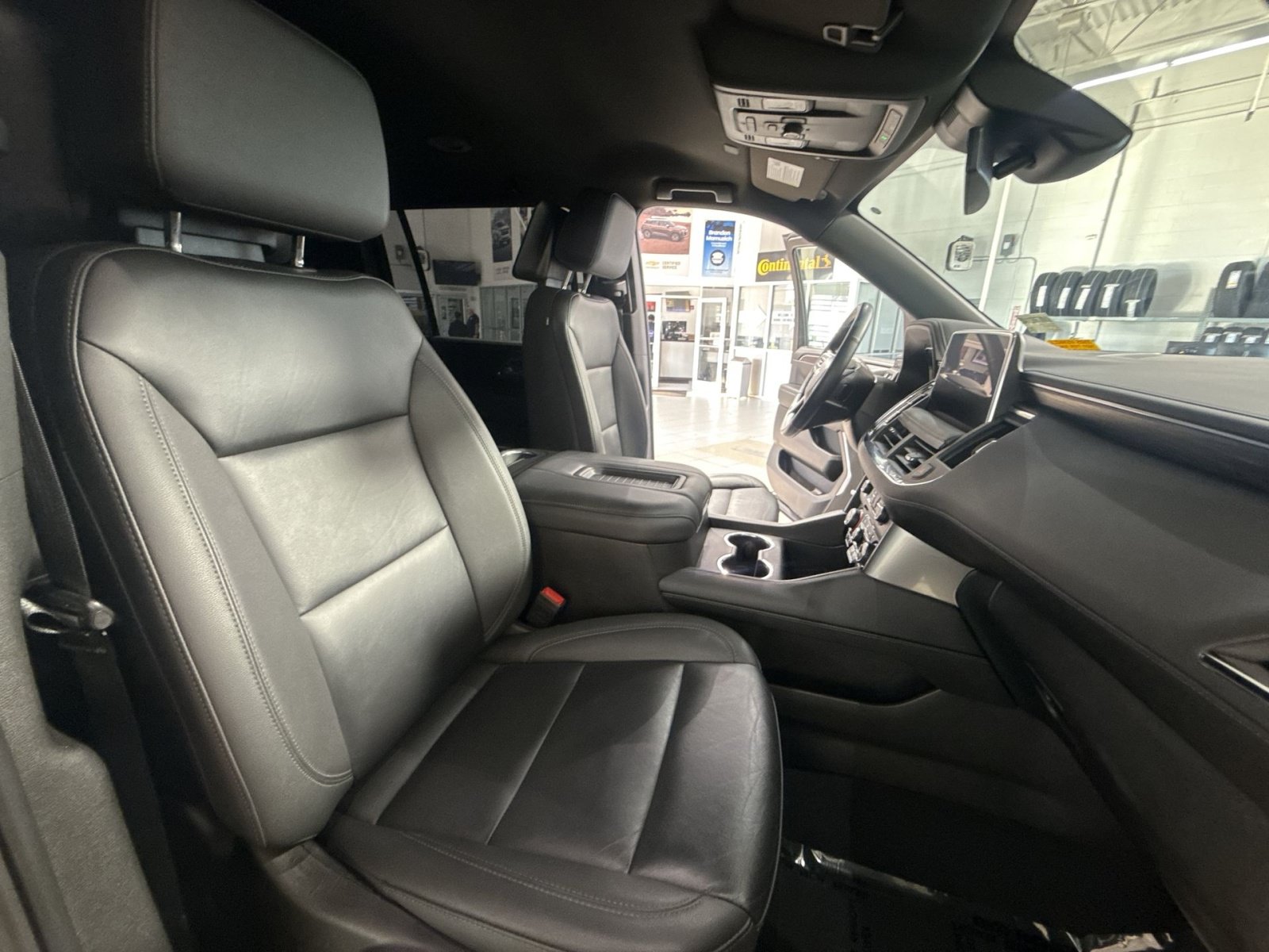 Used 2024 Chevrolet Suburban LT w/ Luxury Package AWD/4WD image 28