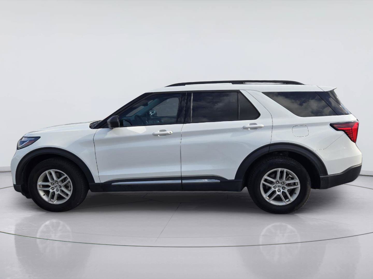 Used 2025 Ford Explorer Active w/ Active Comfort Package RWD image 5