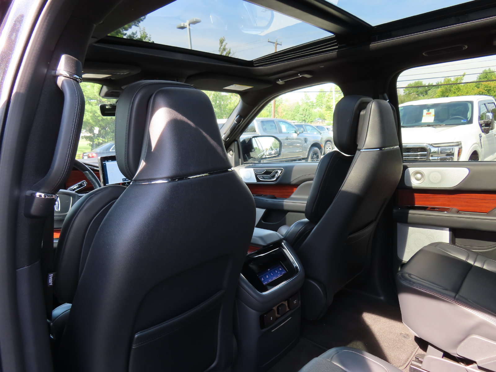 Used 2024 Lincoln Navigator L Reserve AWD/4WD image 33