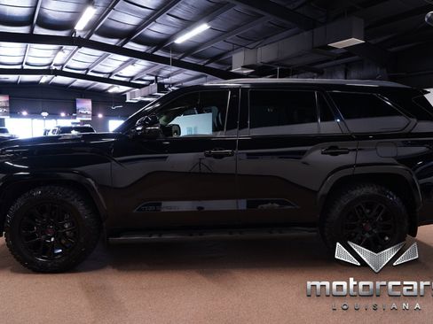 Used 2023 Toyota Sequoia SR5 w/ SR5 Premium Package AWD/4WD image 4