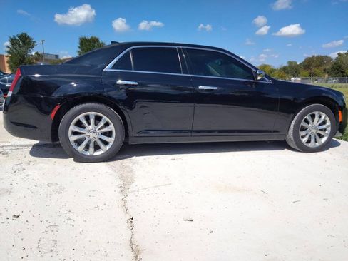 Used 2019 Chrysler 300 Limited image 4