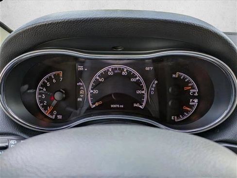 Used 2019 Jeep Grand Cherokee Limited w/ Luxury Group II image 11