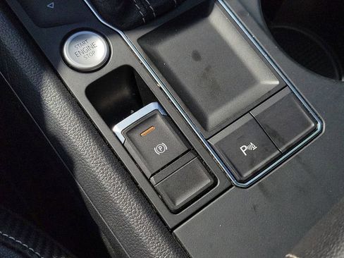 Used 2021 Volkswagen Atlas Cross Sport SE w/ Panoramic Sunroof Package FWD image 26