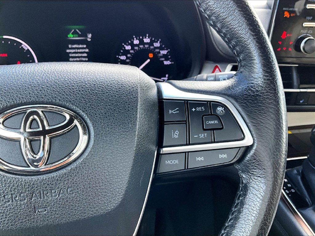 Used 2022 Toyota Sienna XLE w/ XLE Plus Package AWD/4WD image 25