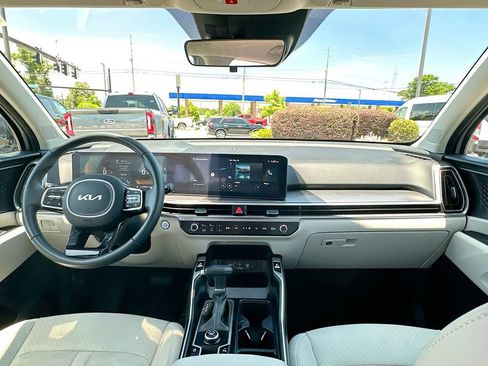 Used 2024 Kia Sorento S FWD image 3