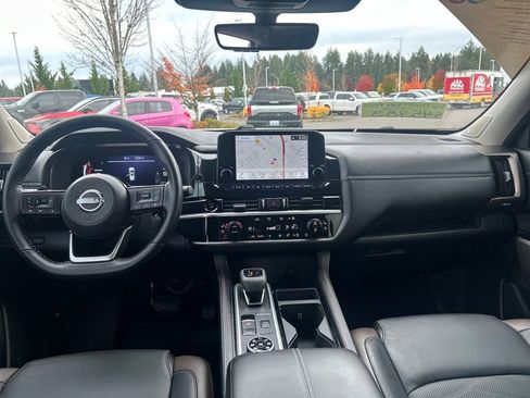 Used 2025 Nissan Pathfinder Platinum w/ Cargo Package image 6