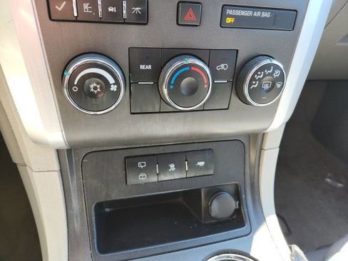 Used 2011 Chevrolet Traverse LT w/ Personal Connectivity Package AWD/4WD image 18