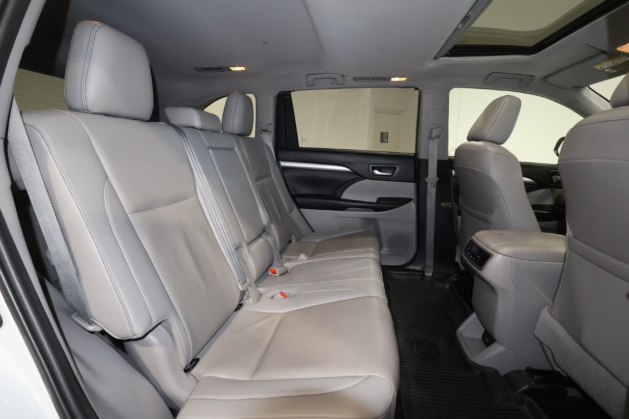 Used 2019 Toyota Highlander XLE w/ Protection Package #3 AWD/4WD image 17