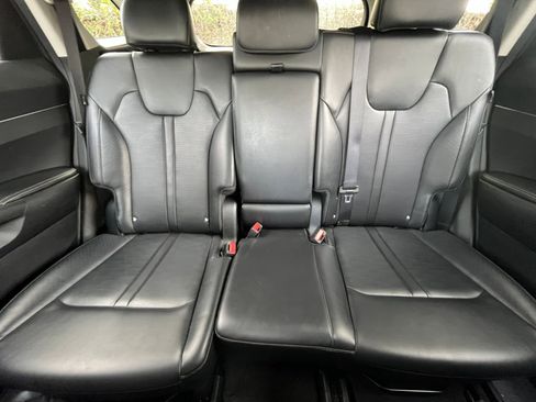 Used 2024 Kia Sorento S image 41