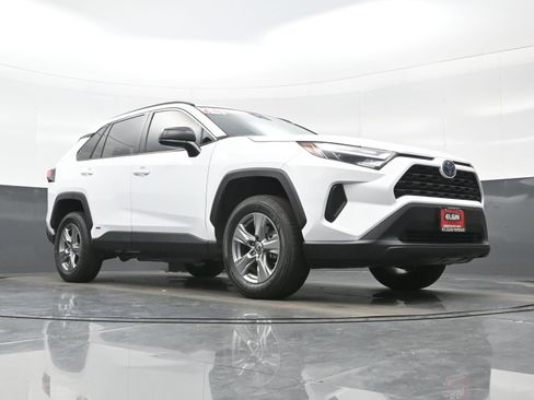 Used 2024 Toyota RAV4 LE AWD/4WD image 24