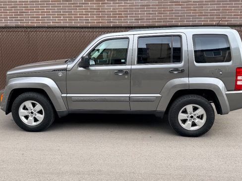 Used 2012 Jeep Liberty Sport AWD/4WD image 4