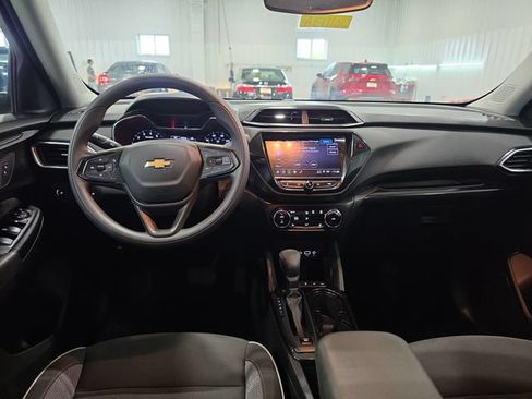Used 2022 Chevrolet TrailBlazer LT w/ Convenience Package AWD/4WD image 9