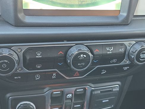 Used 2021 Jeep Wrangler Unlimited Islander image 23