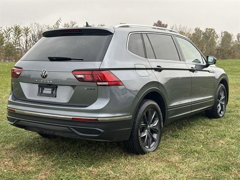 Used 2022 Volkswagen Tiguan SE w/ Panoramic Sunroof Package image 8