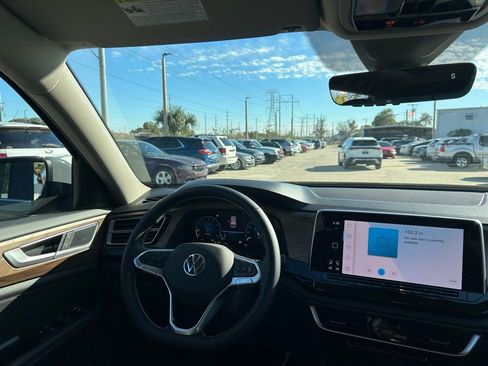 New 2026 Volkswagen Atlas SE FWD image 9