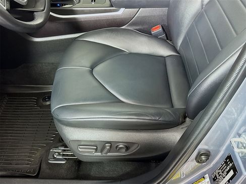 Certified 2022 Toyota Highlander XLE image 16