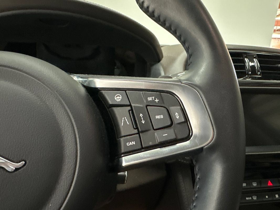 Used 2020 Jaguar F-PACE Prestige AWD/4WD image 13