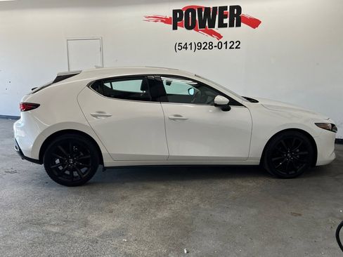 Used 2019 MAZDA MAZDA3 Premium image 2