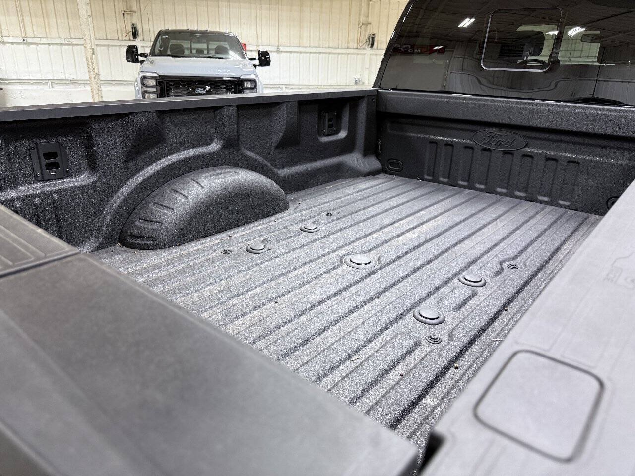 Used 2026 Ford F450 Platinum w/ FX4 Off-Road Package AWD/4WD image 43