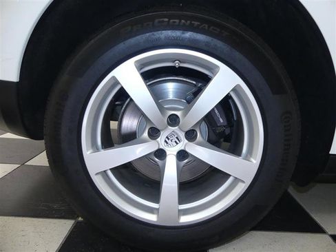 Used 2018 Porsche Macan image 38