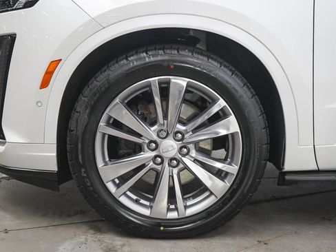 Used 2023 Cadillac XT6 Premium Luxury w/ Technology Package AWD/4WD image 30