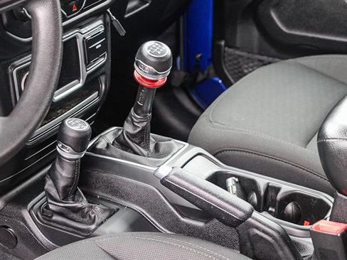 Used 2018 Jeep Wrangler Unlimited Sport image 21