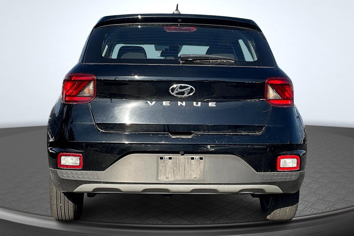 Used 2024 Hyundai Venue SE FWD image 4