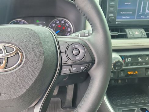 Used 2022 Toyota RAV4 XLE Premium image 29