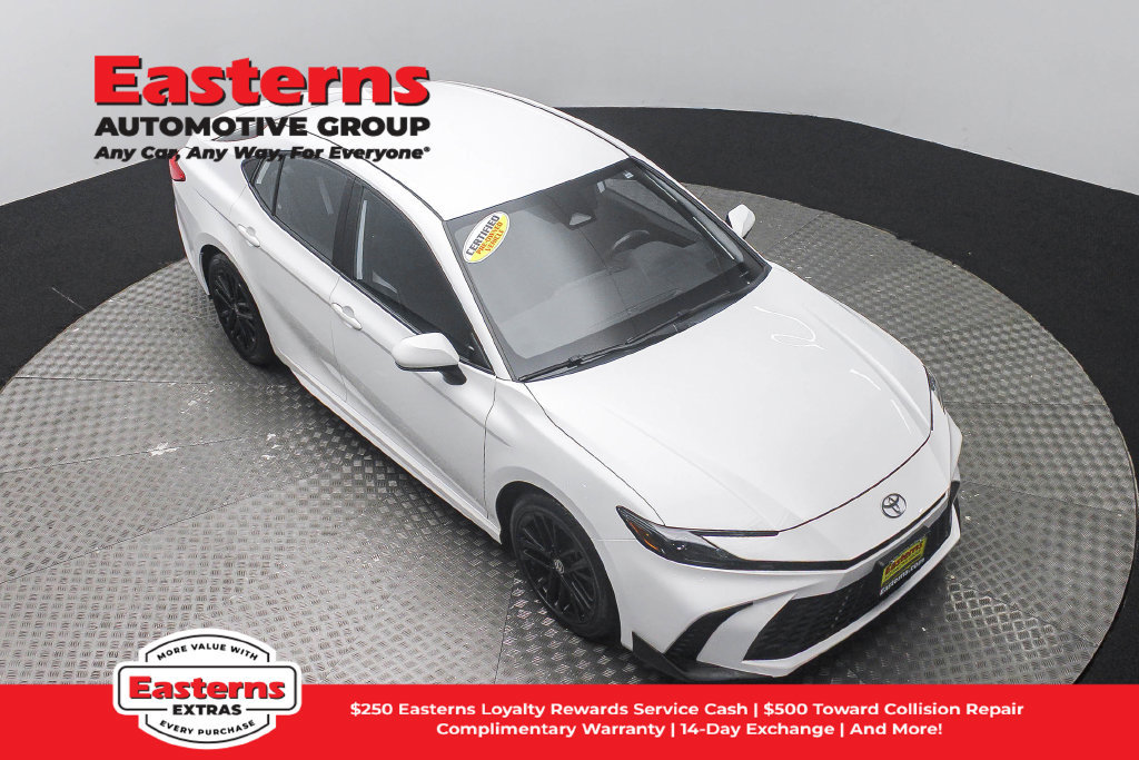 Used 2025 Toyota Camry SE FWD image 4