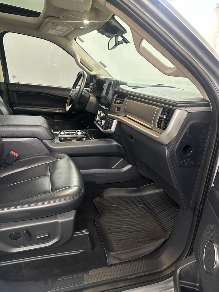 Used 2022 Ford Expedition XLT AWD/4WD image 39
