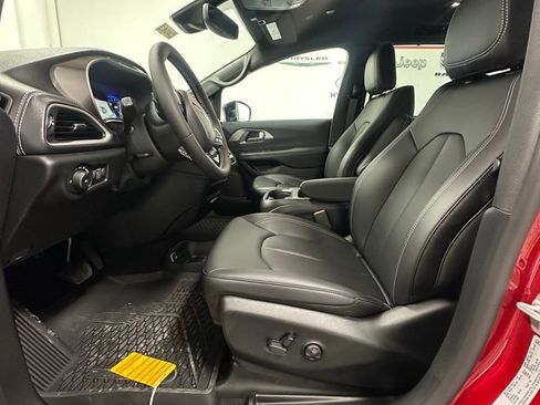 New 2025 Chrysler Pacifica Select w/ Fav Edition Package image 13