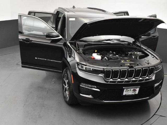 Used 2025 Jeep Grand Cherokee Limited w/ Trailer Tow Package AWD/4WD image 25