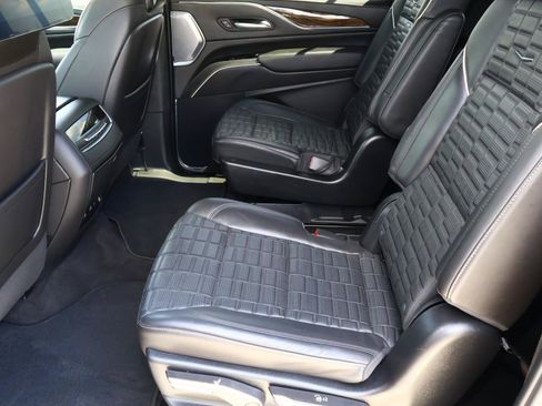 Certified 2024 Cadillac Escalade ESV Premium Luxury Platinum AWD/4WD image 28