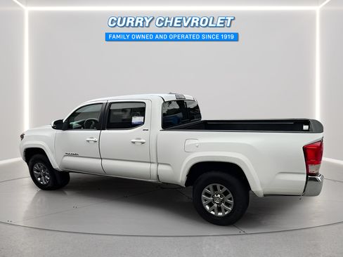 Used 2018 Toyota Tacoma SR5 AWD/4WD image 10
