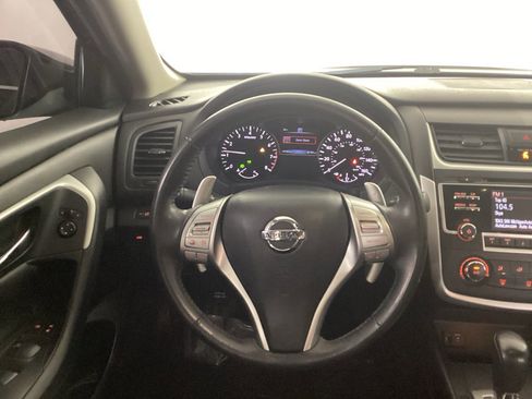 Used 2016 Nissan Altima 2.5 SR w/ LED Appearance Package image 19