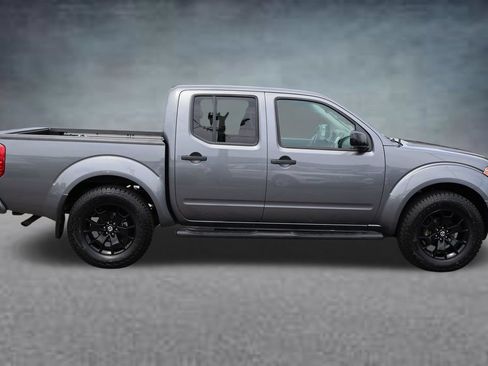 Used 2020 Nissan Frontier SV w/ Midnight Edition Floor Mats AWD/4WD image 2