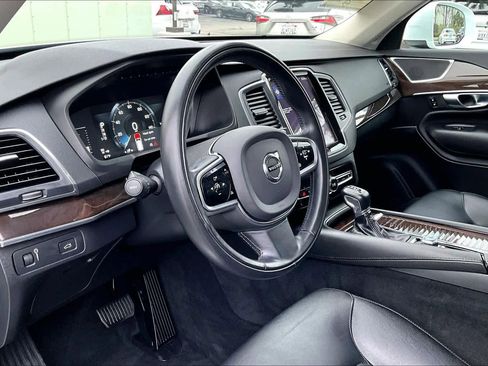 Used 2019 Volvo XC90 T5 Momentum image 16