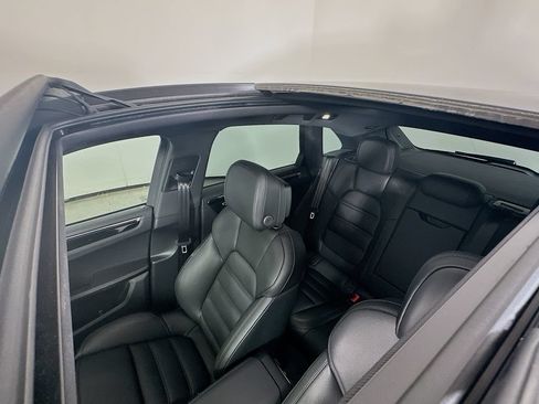 Certified 2025 Porsche Macan AWD/4WD image 14