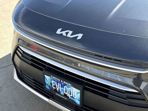 Certified 2025 Kia Niro EX image 29