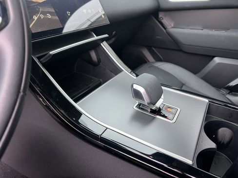 Certified 2025 Land Rover Range Rover Velar Dynamic SE image 27