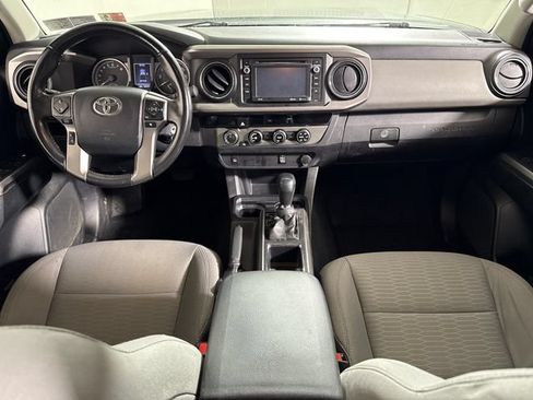 Used 2017 Toyota Tacoma SR5 w/ Exterior Package AWD/4WD image 18
